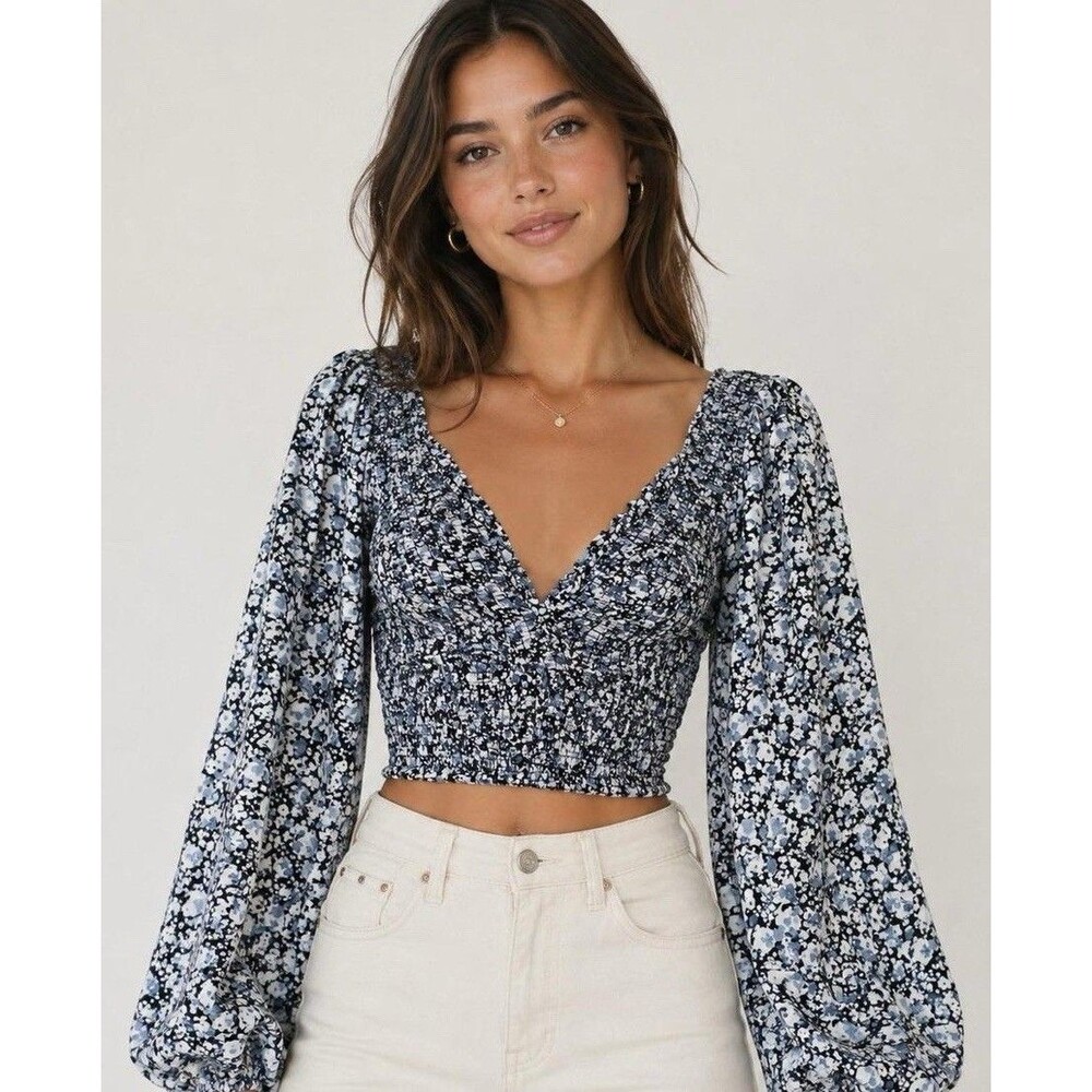 Abercrombie & Fitch Women's Blue and White Crop-Top XS Floral